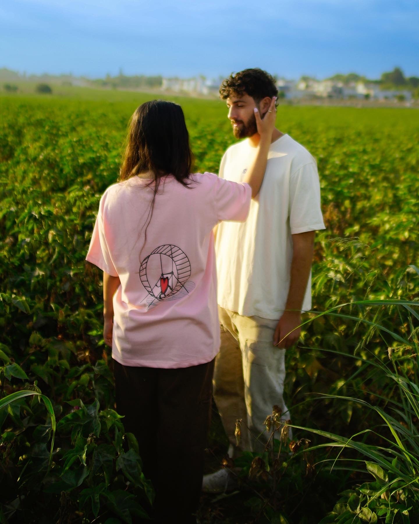 תקוע-pink t shirt