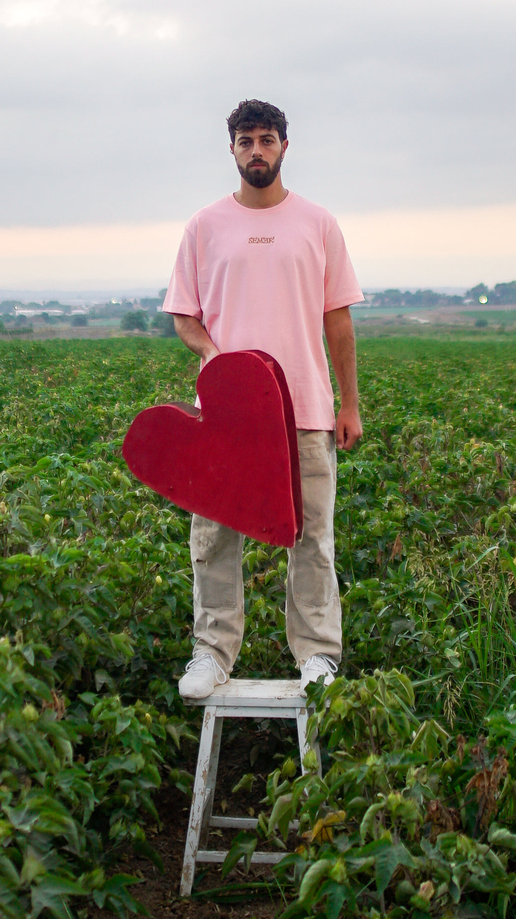 תקוע-pink t shirt